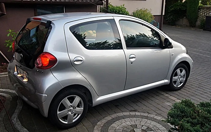 Toyota Aygo cena 14999 przebieg: 111000, rok produkcji 2006 z Raciąż małe 326
